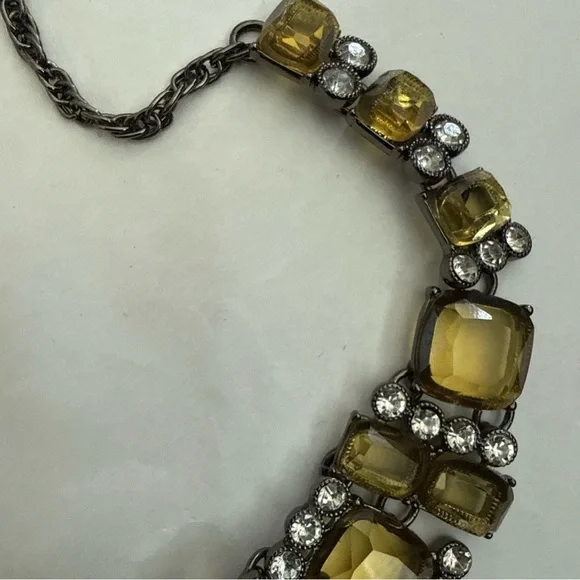 Crown Trifari Green Lucite Necklace - Picture 4 of 5